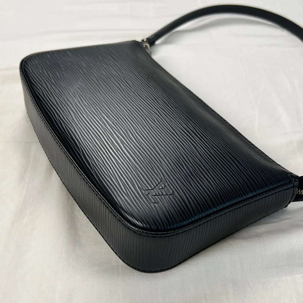 Louis Vuitton Pochette Accessoires Epi Leather - Picture 6 of 16